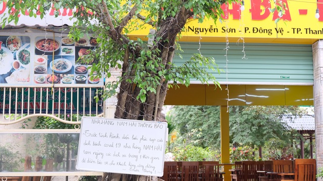 Sau “lệnh cấm”, hàng quán nơi đóng cửa, nơi nườm nượp khách - 13 Sau “lệnh cấm”, hàng quán nơi đóng cửa, nơi nườm nượp khách - 13
