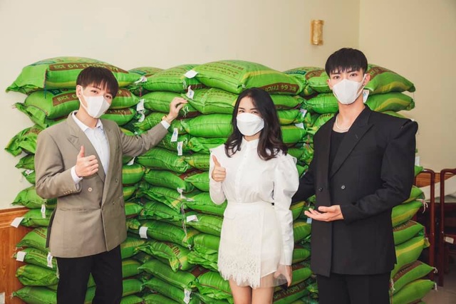 Đang nổi đình đám với Ghen cô Vy, Erik lại gây chú ý với đồ bảo hộ sân bay - 6 Đang nổi đình đám với Ghen cô Vy, Erik lại gây chú ý với đồ bảo hộ sân bay - 6