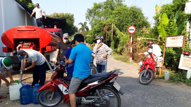 Vĩnh Long: Điều xe chữa cháy cấp nước sạch cho người dân vùng mặn - 2 Vĩnh Long: Điều xe chữa cháy cấp nước sạch cho người dân vùng mặn - 2