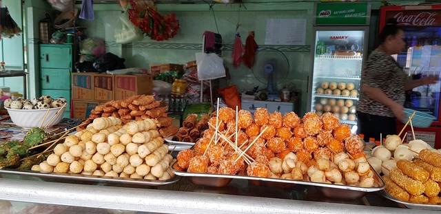 TPHCM cấm phục vụ đồ ăn tại chỗ, Bạc Liêu yêu cầu cúng Thanh minh ở nhà - 1 TPHCM cấm phục vụ đồ ăn tại chỗ, Bạc Liêu yêu cầu cúng Thanh minh ở nhà - 1