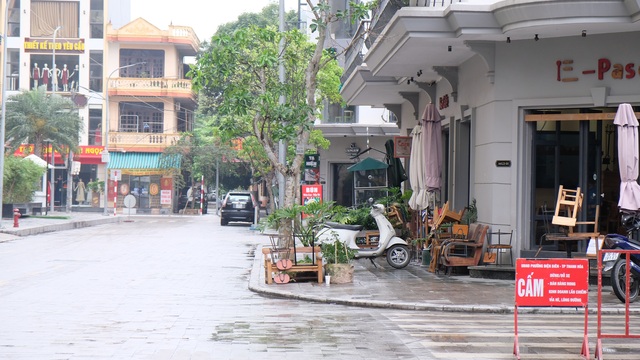 Sau “lệnh cấm”, hàng quán nơi đóng cửa, nơi nườm nượp khách - 14 Sau “lệnh cấm”, hàng quán nơi đóng cửa, nơi nườm nượp khách - 14