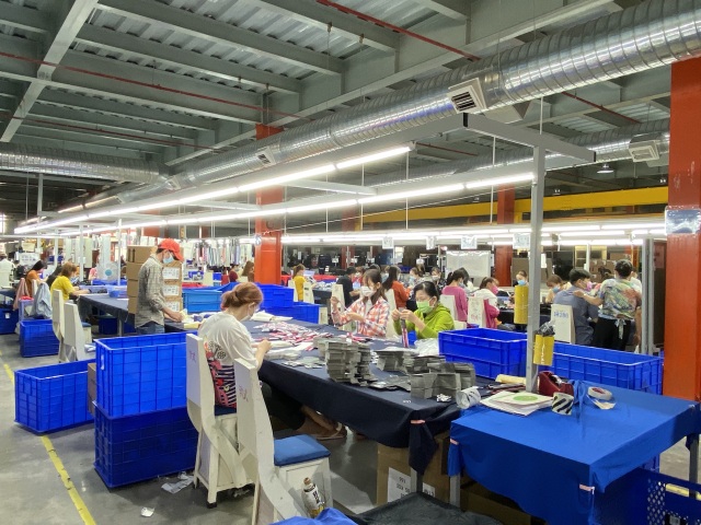 Gần 7.000 công nhân khu chế xuất Tân Thuận mất việc vì Covid-19 - 2