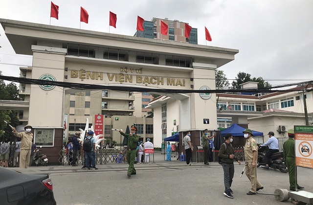 “Bủa vây” các hướng, gom người liên đới ổ dịch ở bệnh viện Bạch Mai - 1 “Bủa vây” các hướng, gom người liên đới ổ dịch ở bệnh viện Bạch Mai - 1