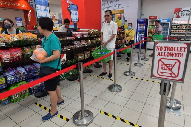 Singapore phạt tù người không giữ khoảng cách 1 mét giữa dịch Covid-19 - 1 Singapore phạt tù người không giữ khoảng cách 1 mét giữa dịch Covid-19 - 1