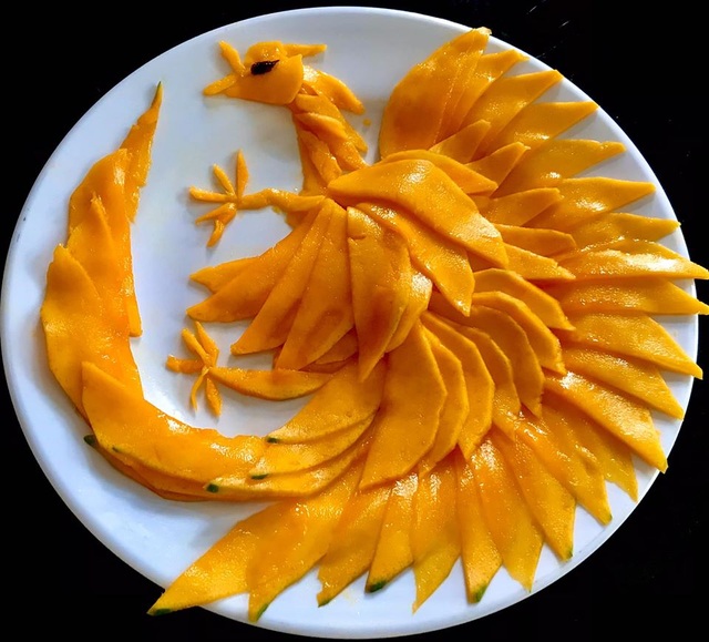 Cô giáo vẽ phượng hoàng, công chúa bằng thịt cá, hoa quả - 1 Cô giáo vẽ phượng hoàng, công chúa bằng thịt cá, hoa quả - 1