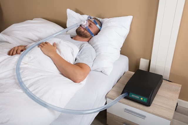 Kỹ sư Ý biến mặt nạ lặn thành mặt nạ dưỡng khí phục vụ chống dịch Covid-19 - 1 Kỹ sư Ý biến mặt nạ lặn thành mặt nạ dưỡng khí phục vụ chống dịch Covid-19 - 1