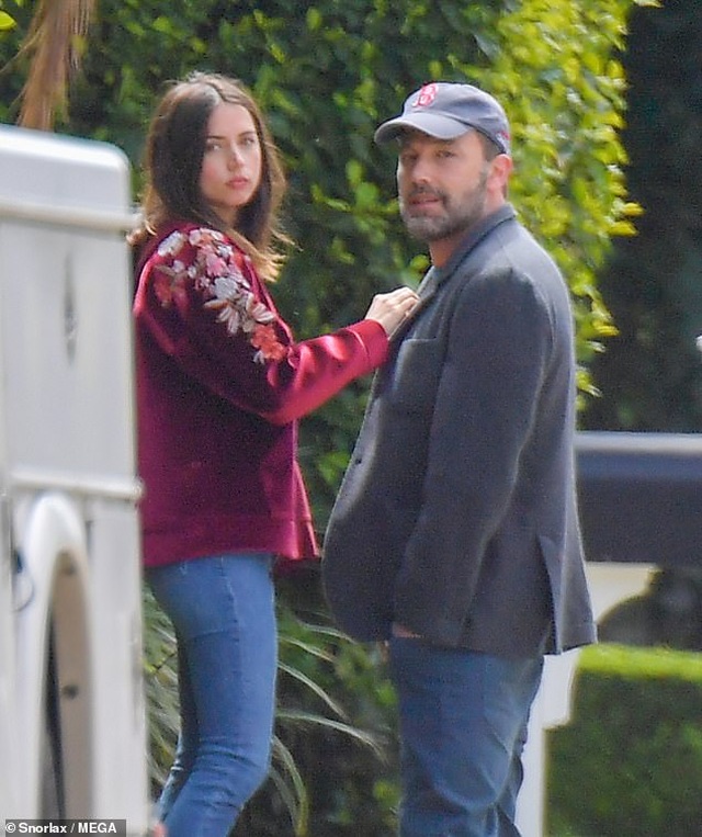 Ben Affleck hạnh phúc bên bạn gái kém 16 tuổi - 5 Ben Affleck hạnh phúc bên bạn gái kém 16 tuổi - 5