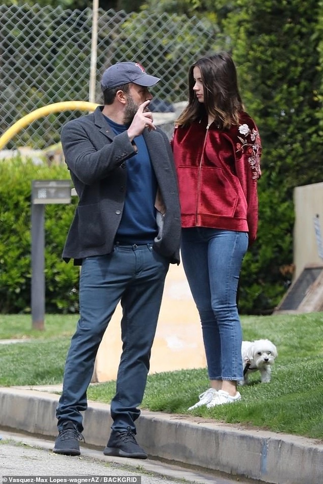 Ben Affleck hạnh phúc bên bạn gái kém 16 tuổi - 6 Ben Affleck hạnh phúc bên bạn gái kém 16 tuổi - 6