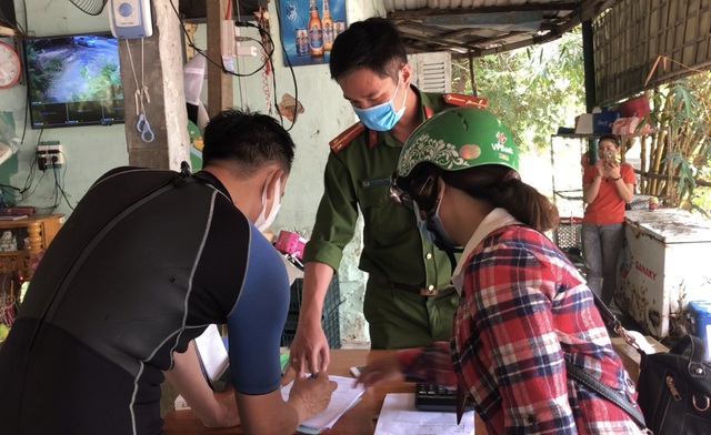 Đà Nẵng lập chốt ngăn du khách tụ tập ở bán đảo Sơn Trà - 4 Đà Nẵng lập chốt ngăn du khách tụ tập ở bán đảo Sơn Trà - 4