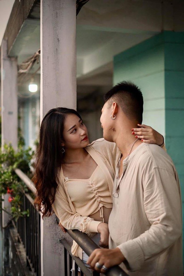 Chuyện tình yêu nảy mầm ở khu cách ly, cưa đổ bằng ly trà sữa - 2 Chuyện tình yêu nảy mầm ở khu cách ly, cưa đổ bằng ly trà sữa - 2
