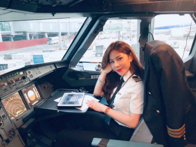 Rời buồng lái, các nữ phi công đẹp nhất Việt Nam ăn vận khoe đường cong - 1 Rời buồng lái, các nữ phi công đẹp nhất Việt Nam ăn vận khoe đường cong - 1