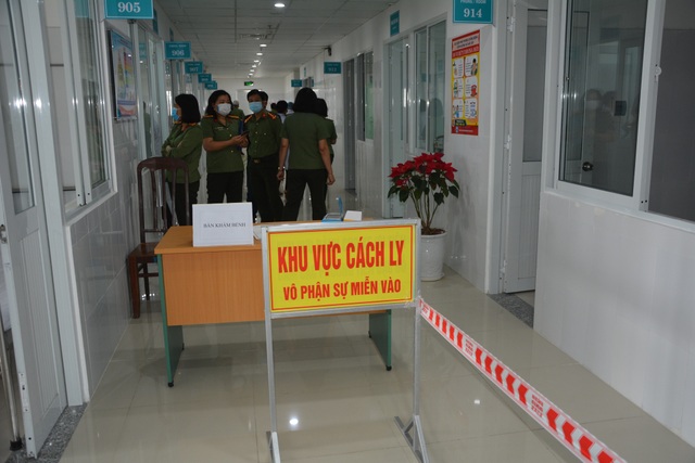 Tìm được nữ du khách Mỹ trốn viện, đưa đi cách ly - 1 Tìm được nữ du khách Mỹ trốn viện, đưa đi cách ly - 1