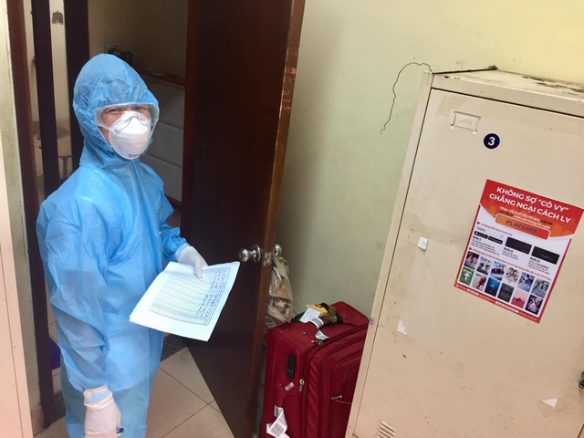 Cuốn sách bọc ruy băng đỏ, ấm lòng du học sinh về nước cách ly - 4 Cuốn sách bọc ruy băng đỏ, ấm lòng du học sinh về nước cách ly - 4