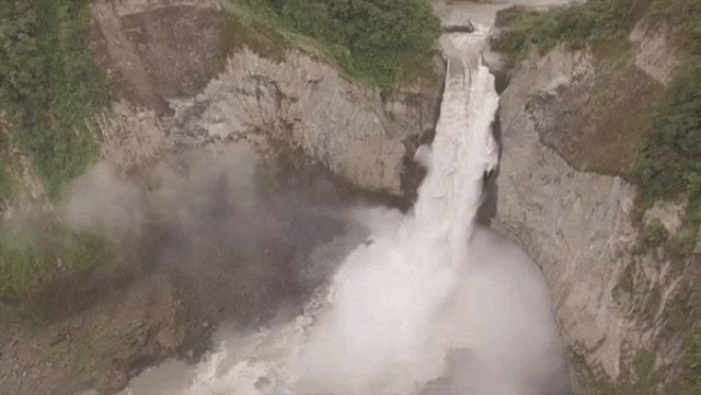 Hố tử thần xuất hiện khiến thác nước cao 150 m biến mất - 1