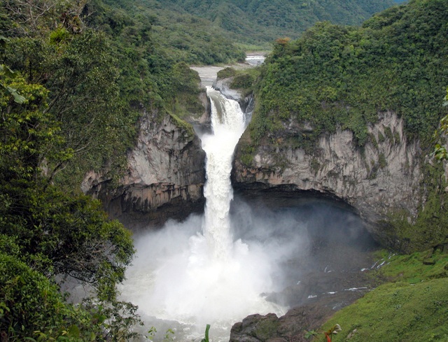 Hố tử thần xuất hiện khiến thác nước cao 150 m biến mất - 3