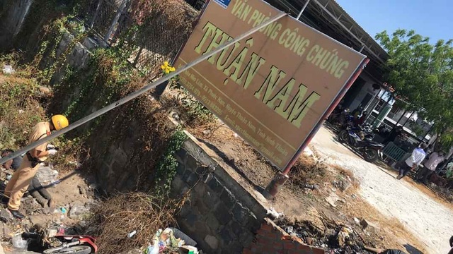 Nam thanh niên điều khiển xe máy lao xuống hố cống tử vong - 2 Nam thanh niên điều khiển xe máy lao xuống hố cống tử vong - 2