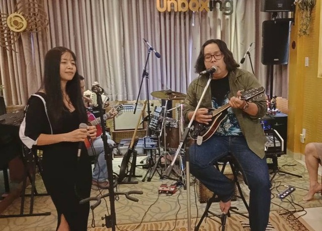Thầy trổ tài vẽ tranh, học trò nhắn: Sau dịch, đừng đổi nghề nha thầy - 6 Thầy trổ tài vẽ tranh, học trò nhắn: Sau dịch, đừng đổi nghề nha thầy - 6