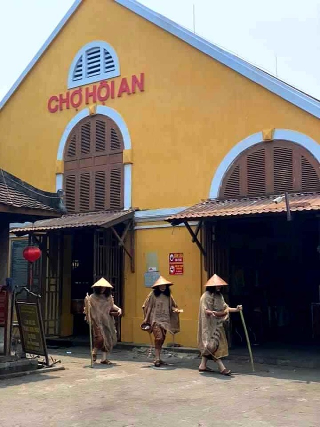 Nhóm người cải trang “diễn trò” ăn xin ở Hội An lên tiếng xin lỗi - 2 Nhóm người cải trang “diễn trò” ăn xin ở Hội An lên tiếng xin lỗi - 2