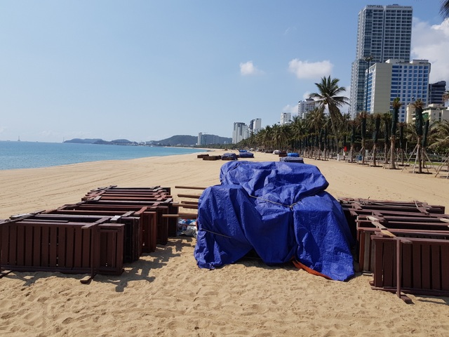 Khánh Hòa: Bãi biển vắng tanh trong ngày đầu cách ly xã hội - 8 Khánh Hòa: Bãi biển vắng tanh trong ngày đầu cách ly xã hội - 8