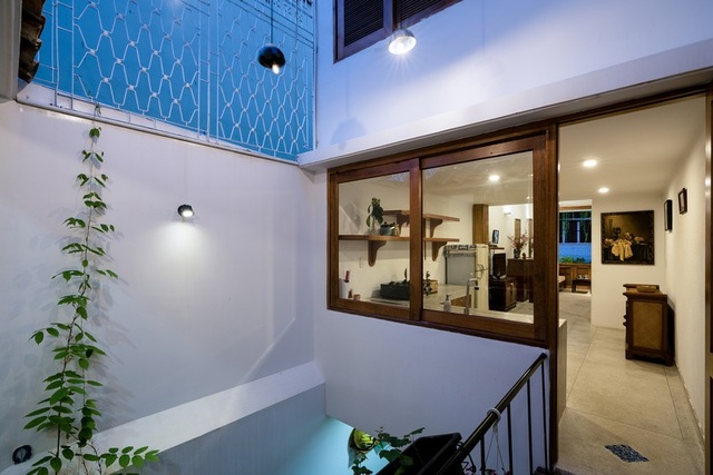 Ngôi nhà phố màu trắng, nổi bật trong hẻm nhỏ ở Sài Gòn - 7 Ngôi nhà phố màu trắng, nổi bật trong hẻm nhỏ ở Sài Gòn - 7