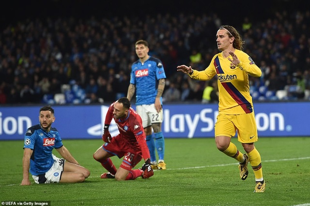 Barcelona và Napoli nhận án phạt từ UEFA - 1