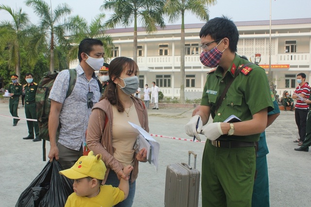 69 công dân trở về gia đình sau thời gian cách ly tập trung - 2 69 công dân trở về gia đình sau thời gian cách ly tập trung - 2