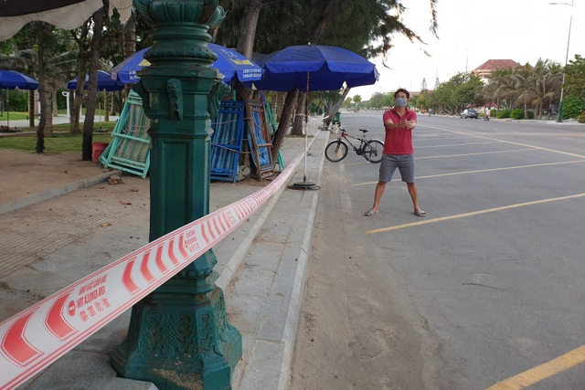 Phú Yên siết chặt quản lý nơi công cộng, bãi biển không một bóng người - 4 Phú Yên siết chặt quản lý nơi công cộng, bãi biển không một bóng người - 4