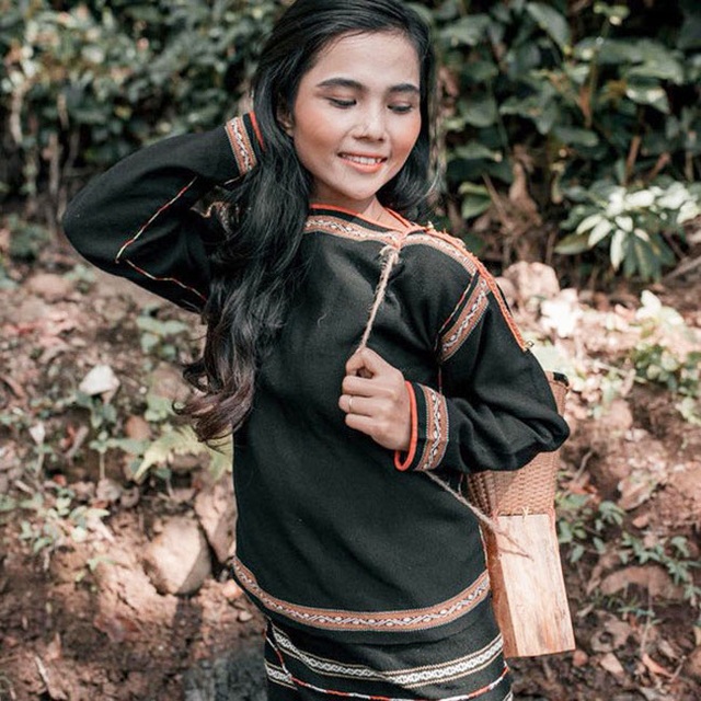 Em gái Mai Phương Thúy, HHen Niê gây bất ngờ vì nhan sắc hơn người - 16 Em gái Mai Phương Thúy, HHen Niê gây bất ngờ vì nhan sắc hơn người - 16