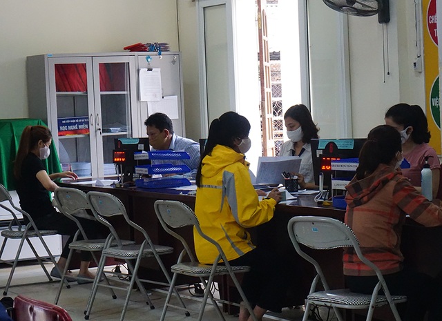 Lao động Nghệ An đăng ký trợ cấp thất nghiệp tăng 18 % vì Covid-19 - 2 Lao động Nghệ An đăng ký trợ cấp thất nghiệp tăng 18 % vì Covid-19 - 2