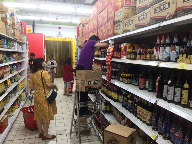 TPHCM: Chợ và siêu thị vắng người, chợ tạm phải “giải tán - 8 TPHCM: Chợ và siêu thị vắng người, chợ tạm phải “giải tán - 8