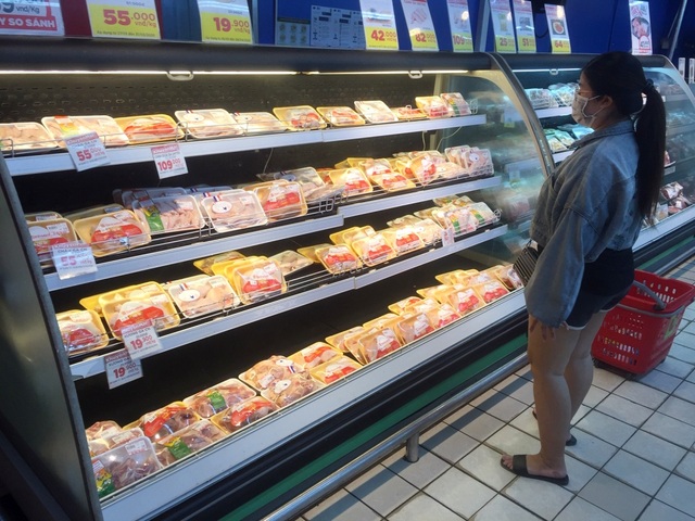 TPHCM: Chợ và siêu thị vắng người, chợ tạm phải “giải tán - 6 TPHCM: Chợ và siêu thị vắng người, chợ tạm phải “giải tán - 6