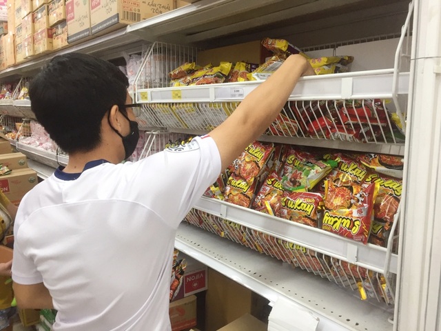 TPHCM: Chợ và siêu thị vắng người, chợ tạm phải “giải tán - 9 TPHCM: Chợ và siêu thị vắng người, chợ tạm phải “giải tán - 9
