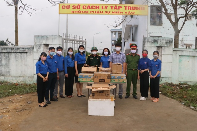 Tuổi trẻ Nghệ An “mổ lợn”, tặng 500 quả trứng cho khu cách ly tập trung - 3 Tuổi trẻ Nghệ An “mổ lợn”, tặng 500 quả trứng cho khu cách ly tập trung - 3