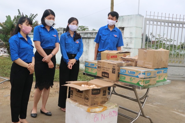 Tuổi trẻ Nghệ An “mổ lợn”, tặng 500 quả trứng cho khu cách ly tập trung - 1 Tuổi trẻ Nghệ An “mổ lợn”, tặng 500 quả trứng cho khu cách ly tập trung - 1