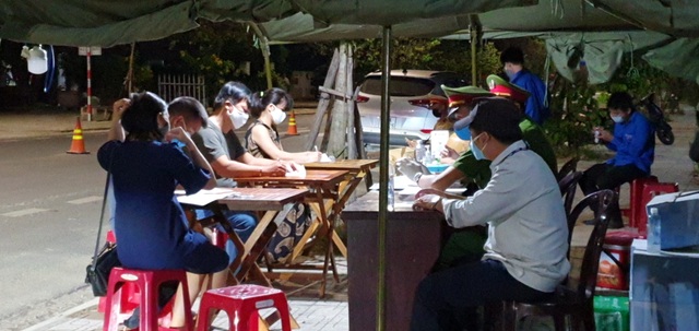 Dãi nắng, trắng đêm để kiểm soát dịch bệnh - 8 Dãi nắng, trắng đêm để kiểm soát dịch bệnh - 8