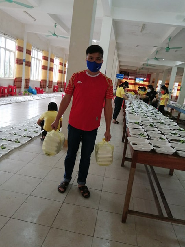 Thầy cô nấu cơm ở khu cách ly: “Mệt lắm, nhưng ai cũng muốn quay trở lại!” - 8 Thầy cô nấu cơm ở khu cách ly: “Mệt lắm, nhưng ai cũng muốn quay trở lại!” - 8