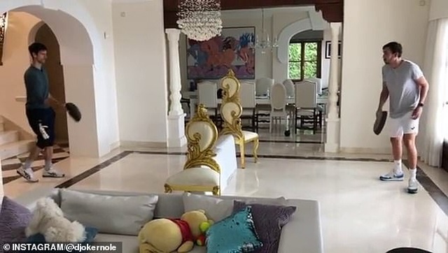 Hài hước trận đấu tennis bằng chảo rán của Djokovic tại nhà riêng - 1 Hài hước trận đấu tennis bằng chảo rán của Djokovic tại nhà riêng - 1