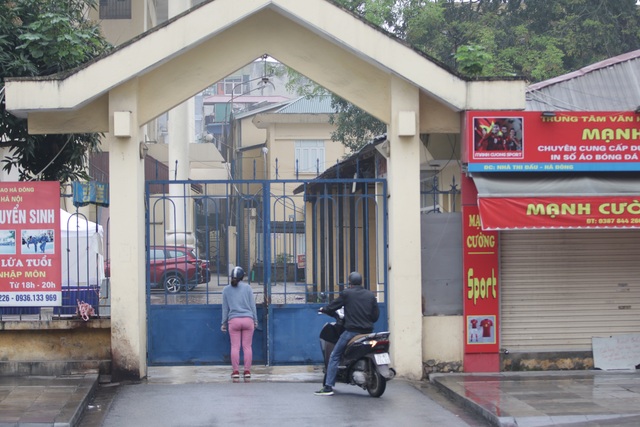 Hà Nội: Nhiều người đội mưa đi test nhanh Covid-19... hụt - 2 Hà Nội: Nhiều người đội mưa đi test nhanh Covid-19... hụt - 2