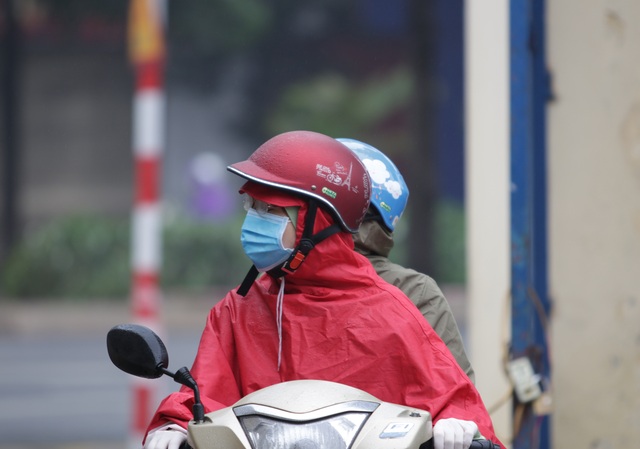 Hà Nội: Nhiều người đội mưa đi test nhanh Covid-19... hụt - 8 Hà Nội: Nhiều người đội mưa đi test nhanh Covid-19... hụt - 8