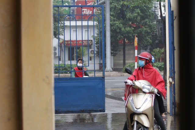 Hà Nội: Nhiều người đội mưa đi test nhanh Covid-19... hụt - 7 Hà Nội: Nhiều người đội mưa đi test nhanh Covid-19... hụt - 7