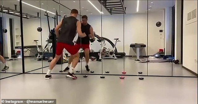 Phương pháp rèn thể lực siêu độc của thủ môn Manuel Neuer