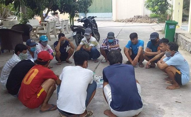 Mùa dịch Covid-19, Công an phá 2 ổ đá gà, bắt 24 đối tượng - 2 Mùa dịch Covid-19, Công an phá 2 ổ đá gà, bắt 24 đối tượng - 2