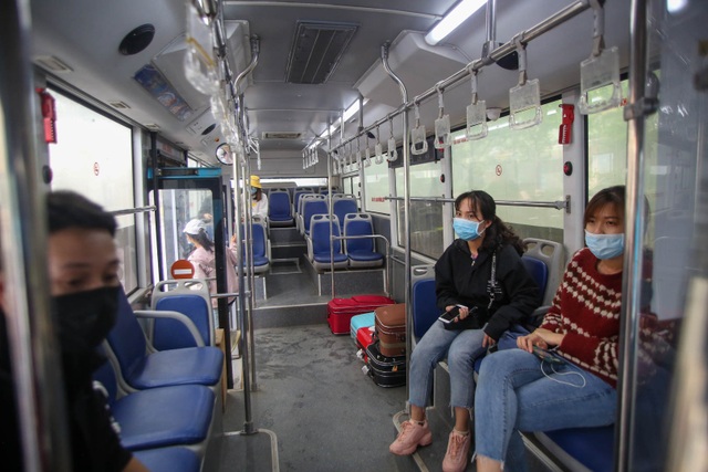 Hàng trăm người dân rạng rỡ rời khu cách ly tập trung phòng Covid-19 - 11 Hàng trăm người dân rạng rỡ rời khu cách ly tập trung phòng Covid-19 - 11
