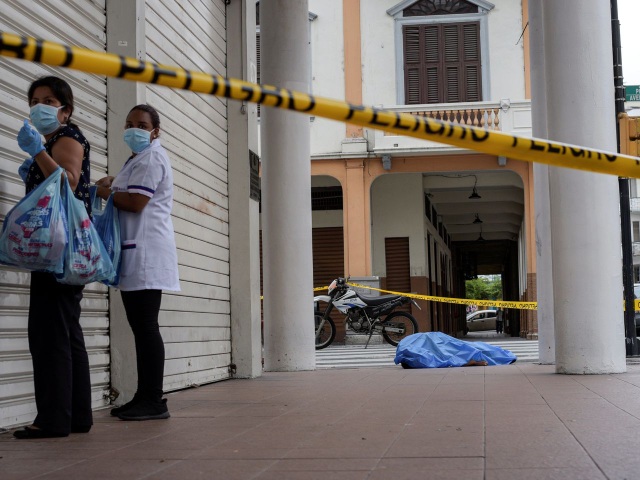 Sốc với cảnh những thi thể nạn nhân Covid-19 bị bỏ mặc trên phố ở Ecuador - 2