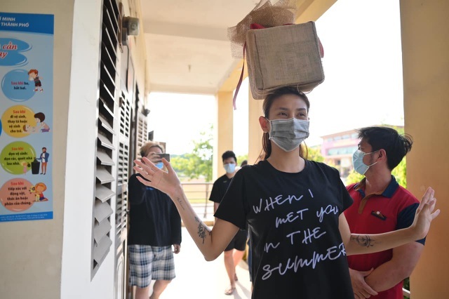 Chật vật mưu sinh, sao Việt vẫn làm nhiều “điều tử tế” giữa mùa dịch - 6 Chật vật mưu sinh, sao Việt vẫn làm nhiều “điều tử tế” giữa mùa dịch - 6