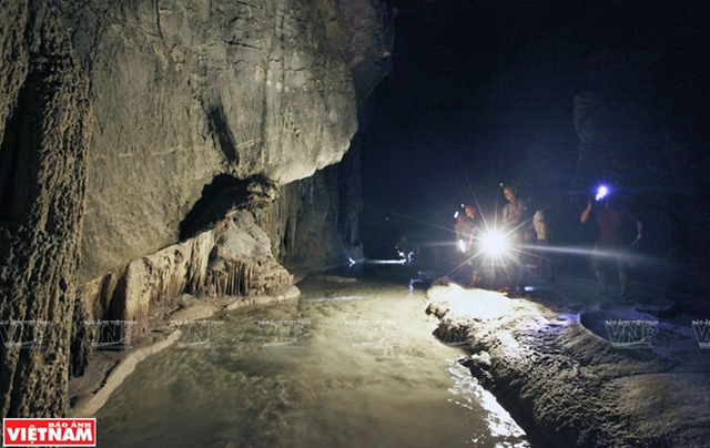 Trải nghiệm 7km nối dài của động Thiên Đường khi đến Quảng Bình - 9