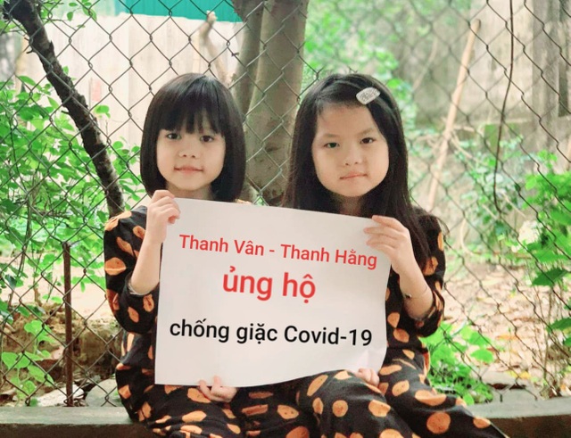 Chị em sinh đôi trích tiền mừng tuổi ủng hộ bác sĩ chống giặc Covid-19 - 1 Chị em sinh đôi trích tiền mừng tuổi ủng hộ bác sĩ chống giặc Covid-19 - 1
