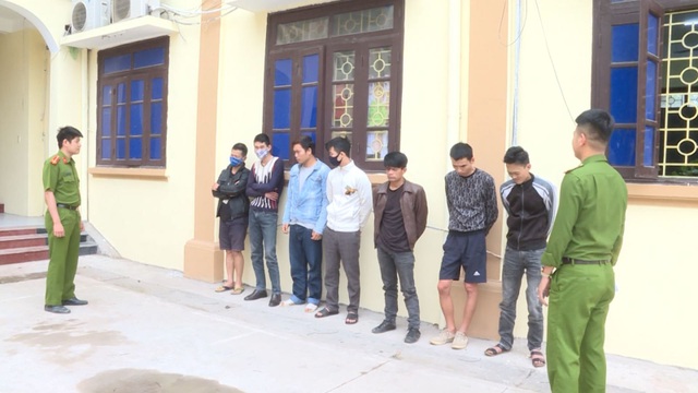 7 đối tượng “sức dài, vai rộng” lập nhóm chuyên đi trộm cắp cây cảnh - 1 7 đối tượng “sức dài, vai rộng” lập nhóm chuyên đi trộm cắp cây cảnh - 1