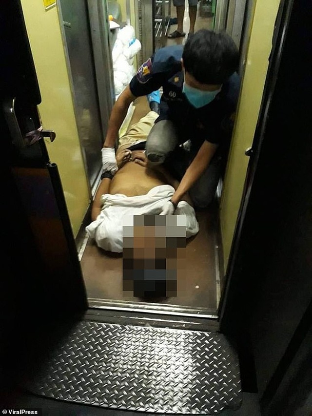 Sau khi ho vào mặt người khác, người đàn ông tử vong trên tàu vì Covid-19 - 3 Sau khi ho vào mặt người khác, người đàn ông tử vong trên tàu vì Covid-19 - 3