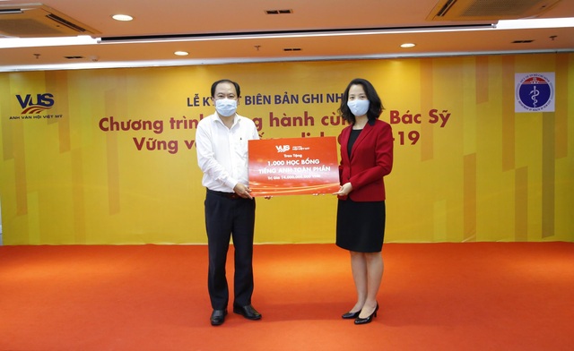 VUS tiếp sức cùng y bác sĩ và cán bộ y tế vững vàng chống dịch Covid-19 - 2 VUS tiếp sức cùng y bác sĩ và cán bộ y tế vững vàng chống dịch Covid-19 - 2